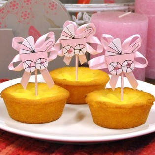 DOĞUM G&Uuml;N&Uuml; CUPCAKE S&Uuml;S&Uuml; - PEMBE BEBEK ARABASI (12 adet)