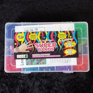 B&uuml;y&uuml;k Kutuda 2.600 Adet S&uuml;per Loom Bant / Paket Lastiği (6'lı Paket)